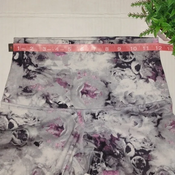 lululemon athletica 2 Piece Set. Womens size4.Moody Mirage,White,DeepNavy color - Picture 9 of 12